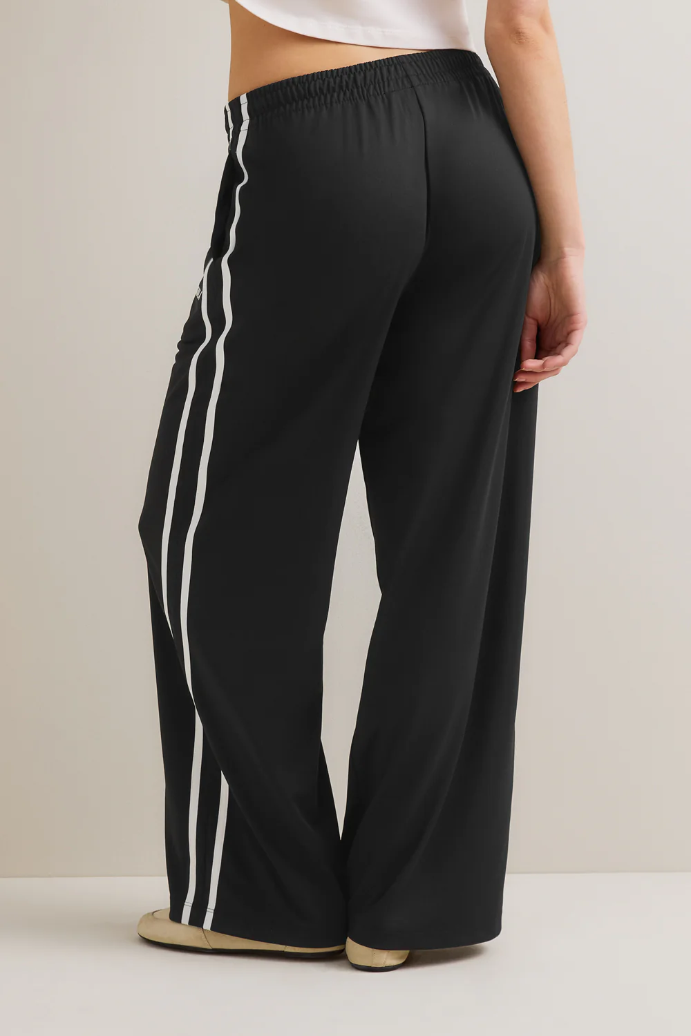 Contrast Stripe Jogger - Black - Image 4