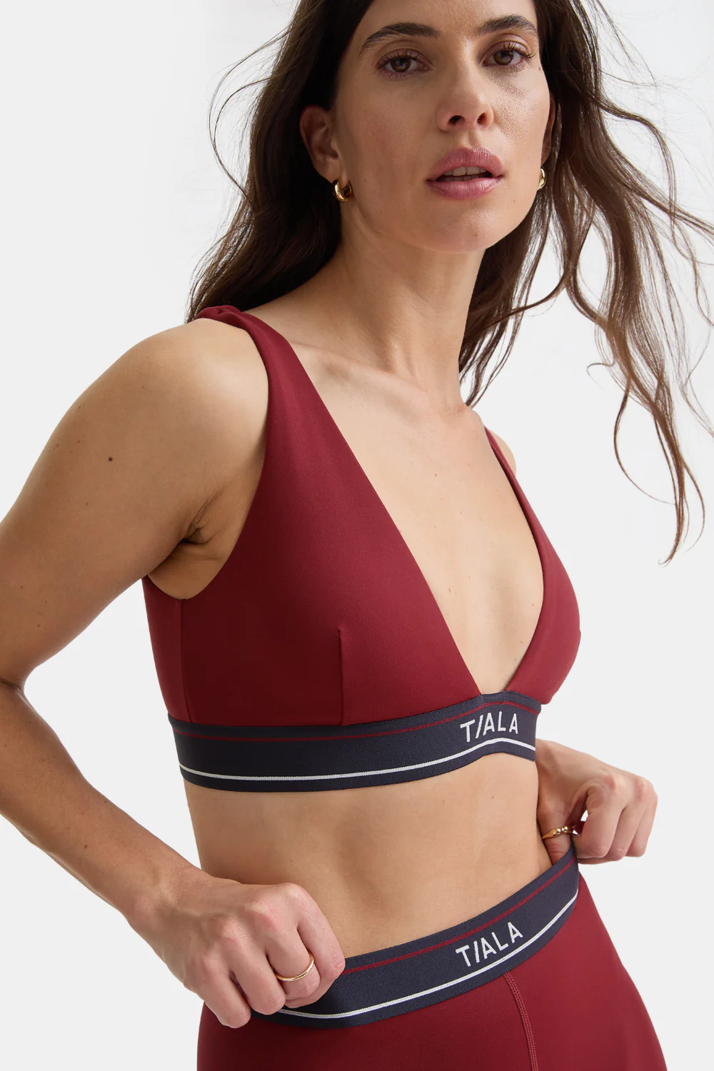 DayFlex V Neck Logo Band Sports Bra - Vintage Red - Image 4