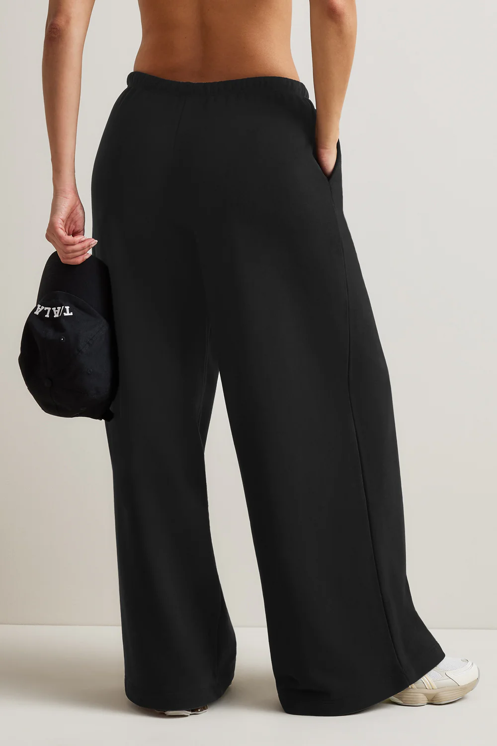 Mid Rise Pintuck Ultra Wide Leg Jogger - Black - Image 4