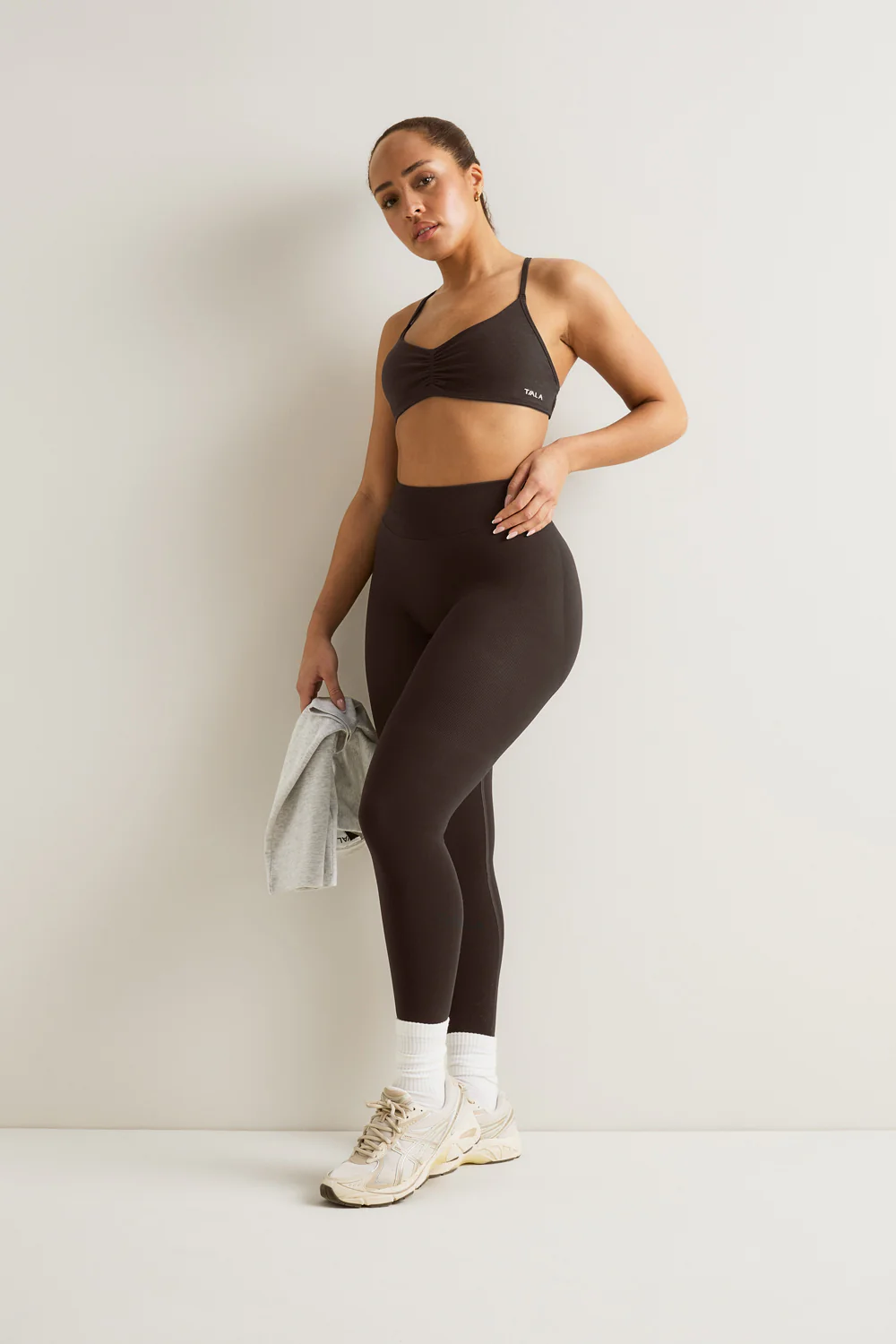 Sculpt Seamless Ruched Cross Back Sports Bra - Americano - Image 4