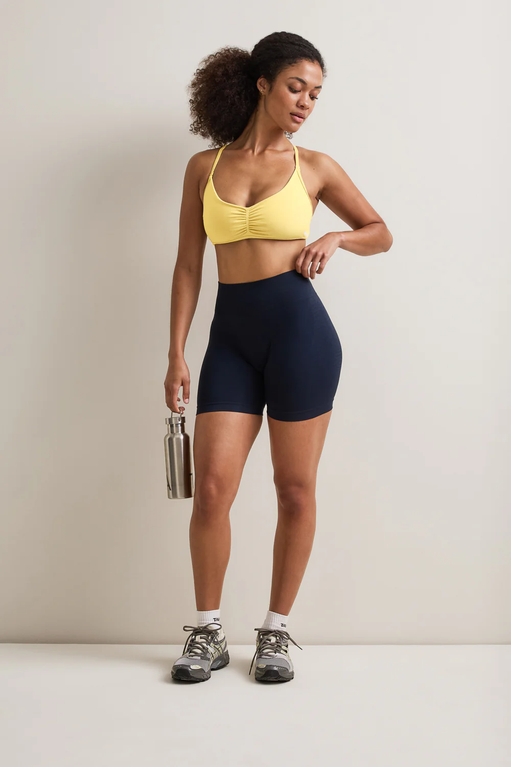 Sculpt Seamless Ruched Cross Back Sports Bra - Butter Yellow - Image 4