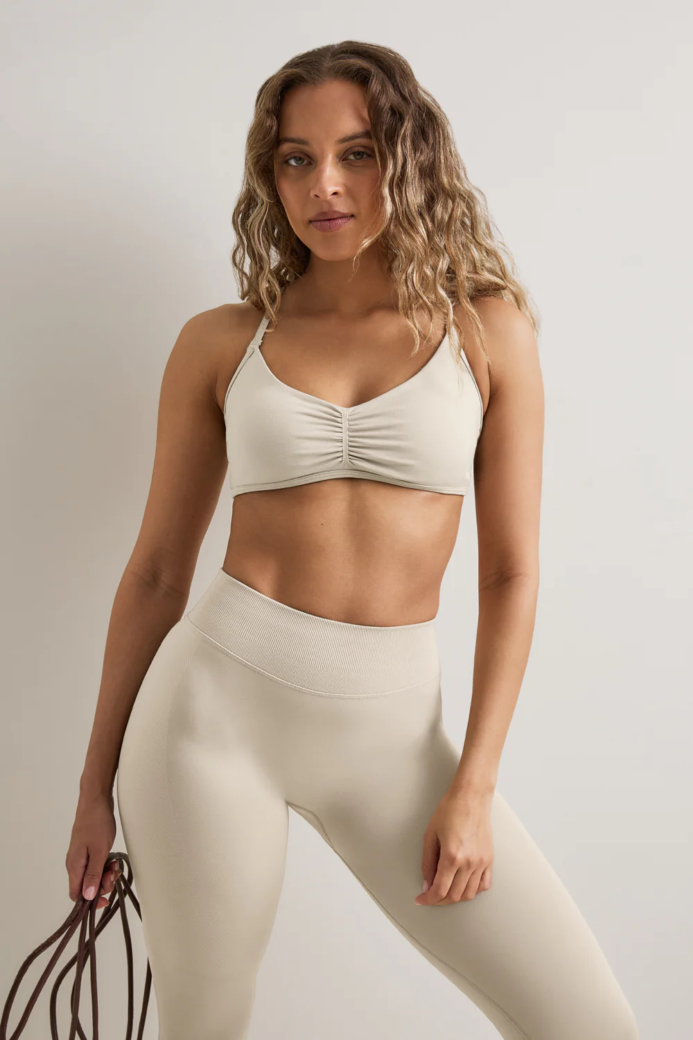 Sculpt Seamless Ruched Cross Back Sports Bra - Chai - Image 3
