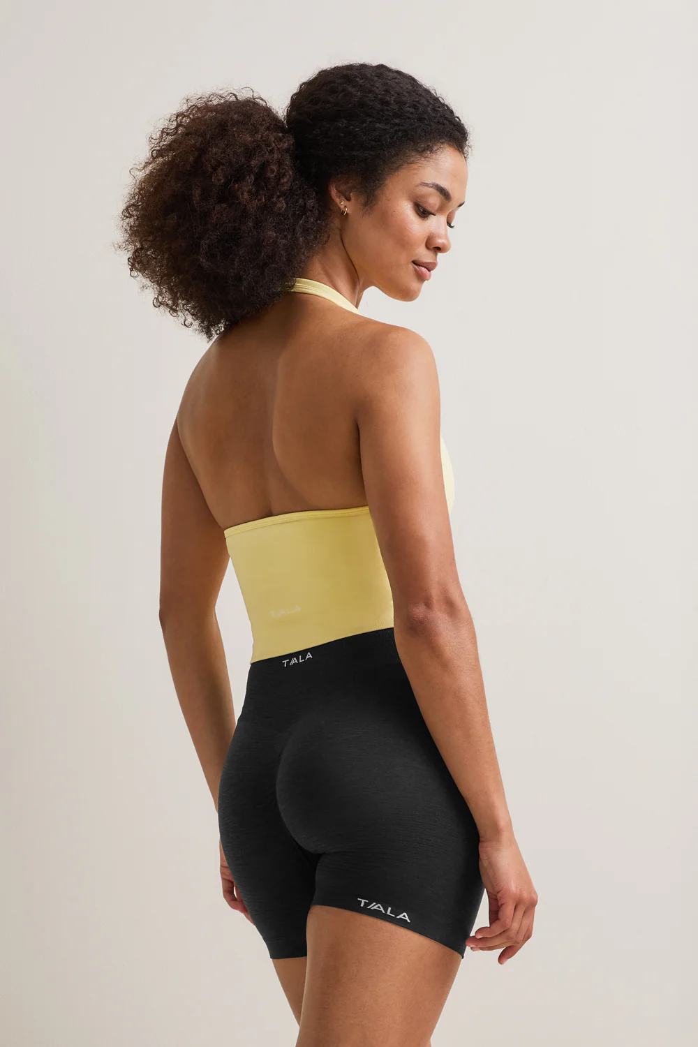 Sculpt Seamless Scrunch Shorts - Black Marl - Image 3
