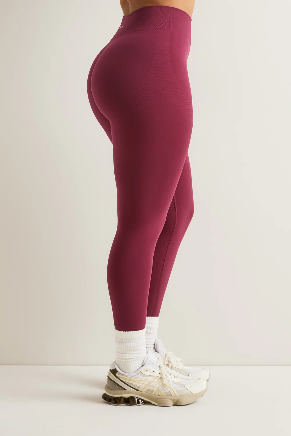 Sculpt Seamless Scrunch Legging - Cherry Red - Image 4