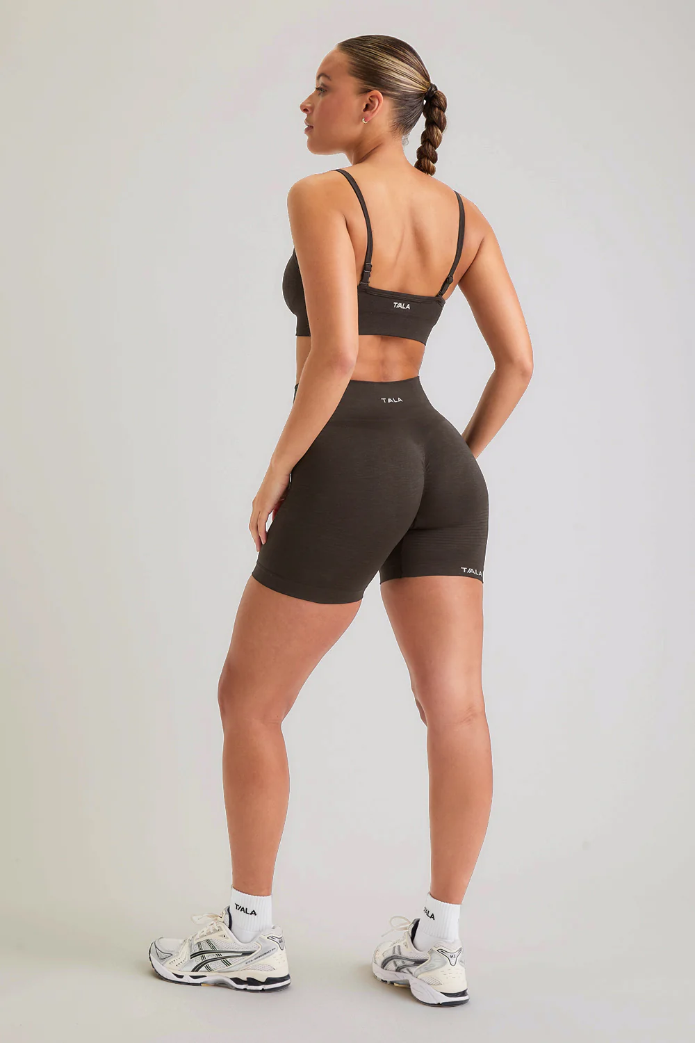 Sculpt Seamless Scrunch Shorts - Espresso Brown - Image 3