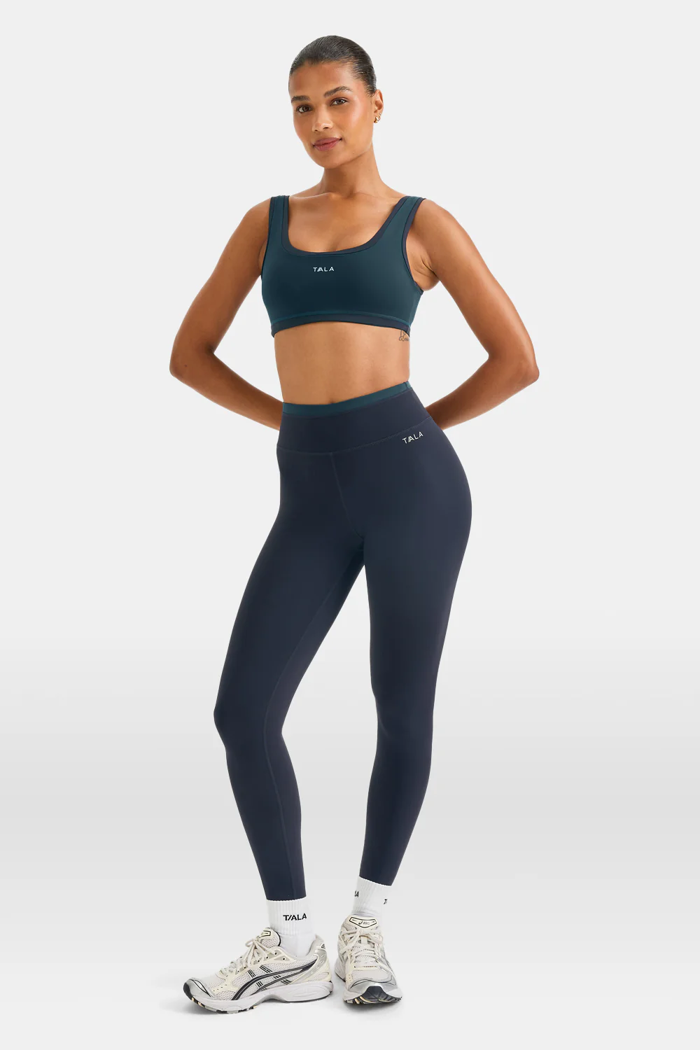 SkinLuxe Contrast Edge Sports Bra - Rich Teal / Midnight Navy - Image 4