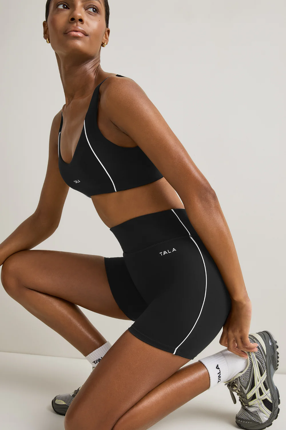 SkinLuxe Contrast Piping Short - Shadow Black - Image 5