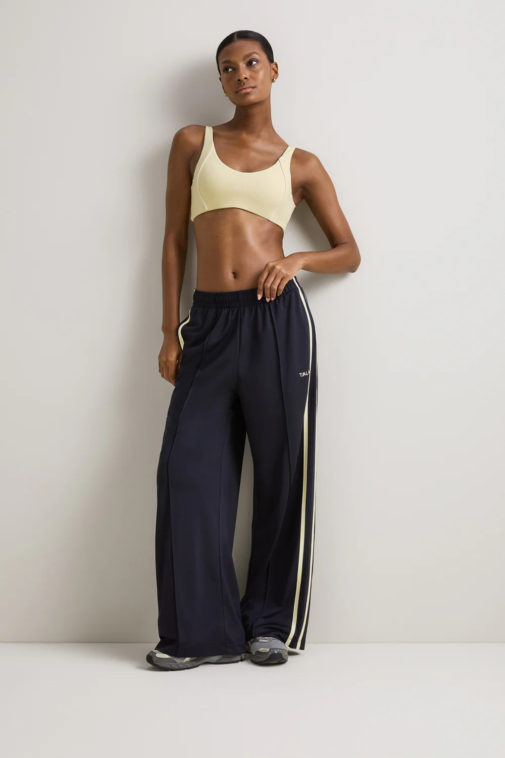 SkinLuxe Contrast Piping Sports Bra - Lemon Yellow - Image 4