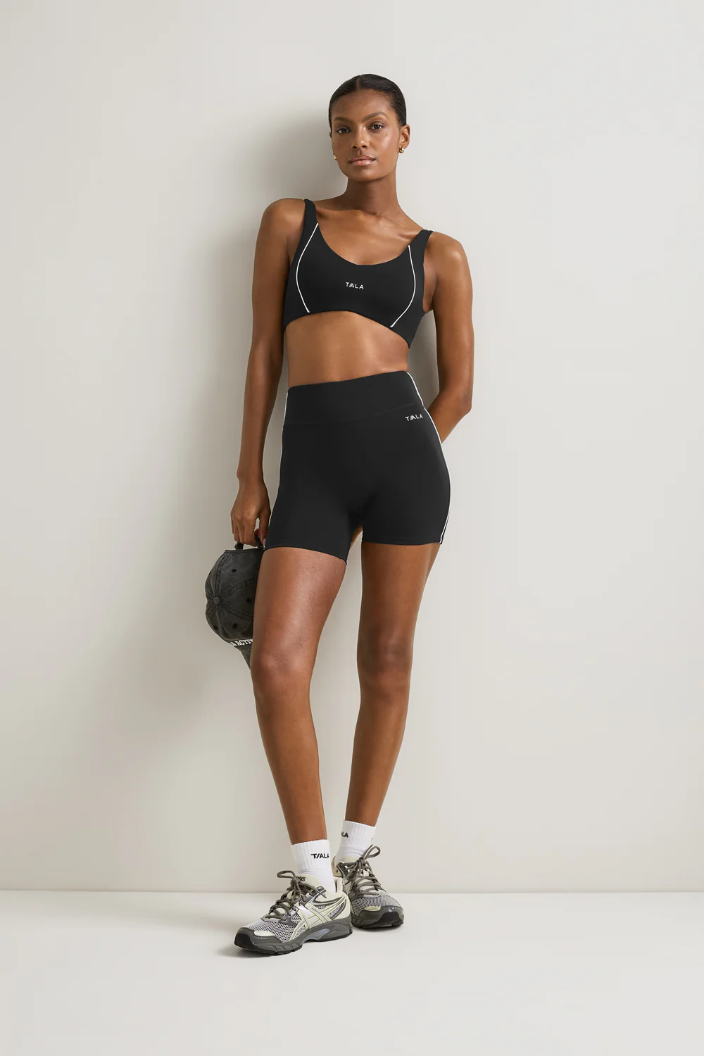 SkinLuxe Contrast Piping Sports Bra - Shadow Black - Image 3