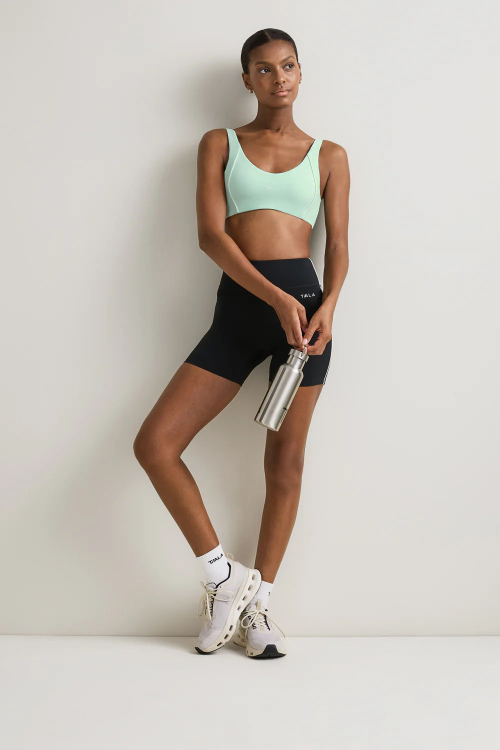 SkinLuxe Contrast Piping Sports Bra - Soft Mint - Image 3