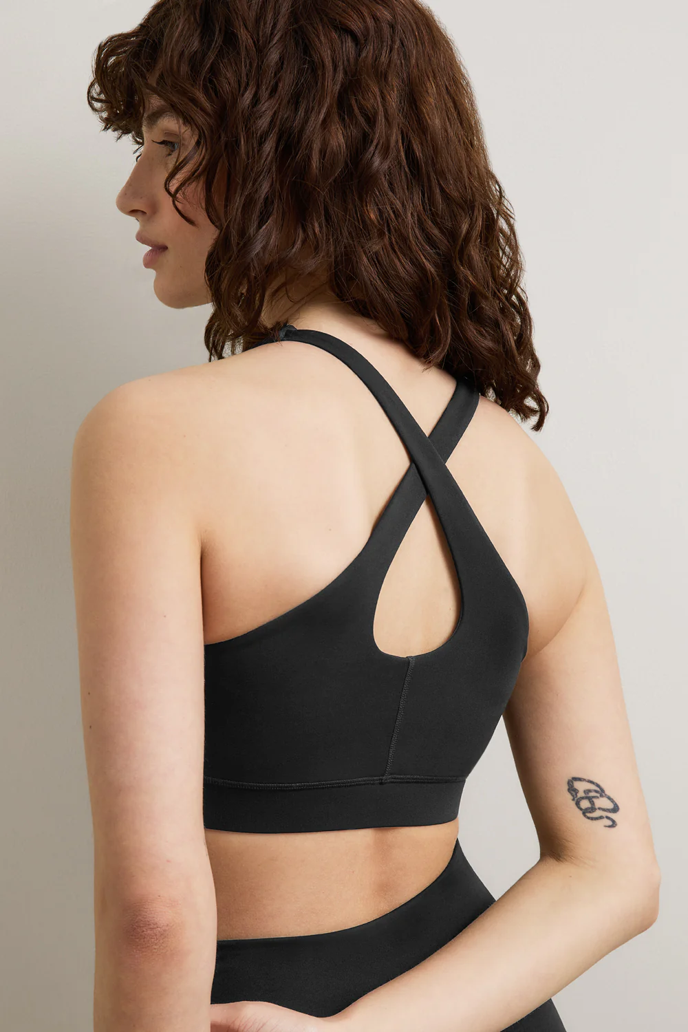 SkinLuxe Cross Back Sports Bra - Shadow Black - Image 4