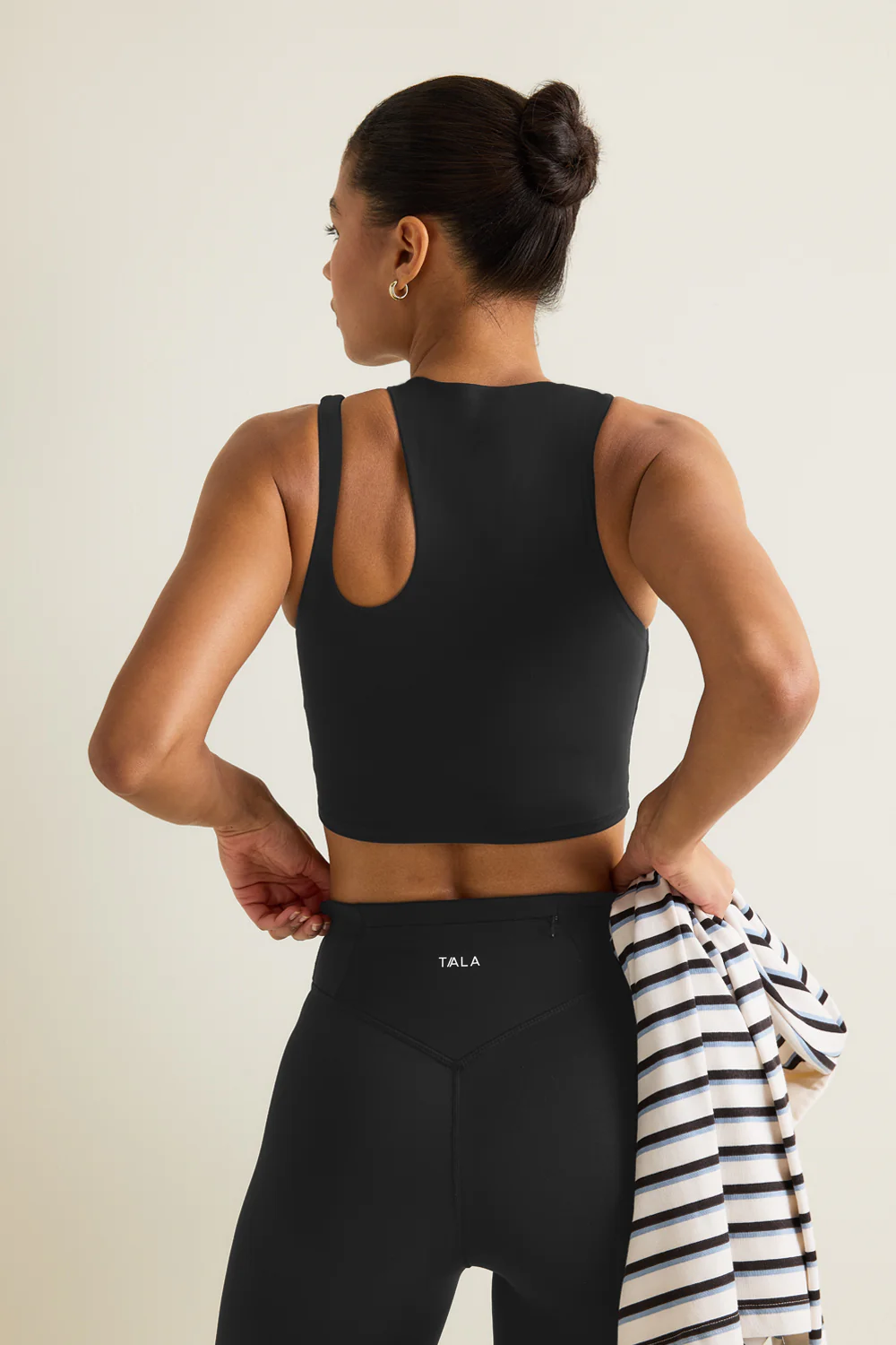 SkinLuxe Longline Sports Bra - Shadow Black - Image 4