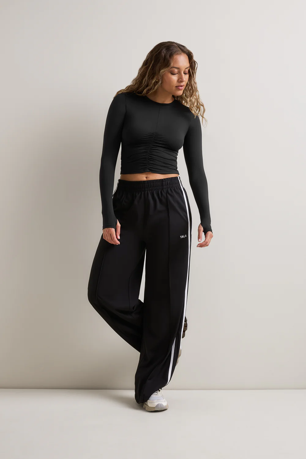 UltraLite Ruched Long Sleeve Top - Black - Image 3